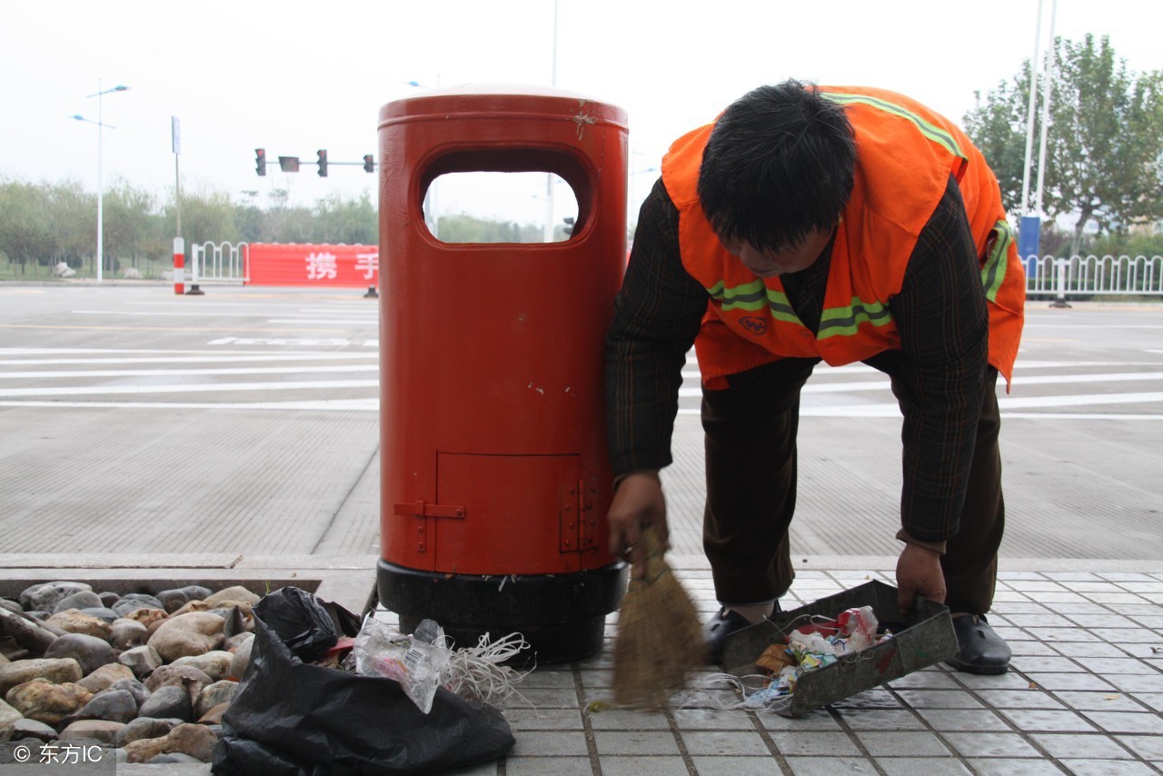 致敬城市黄玫瑰,不畏严寒酷暑坚守岗位,城市中最可爱的人