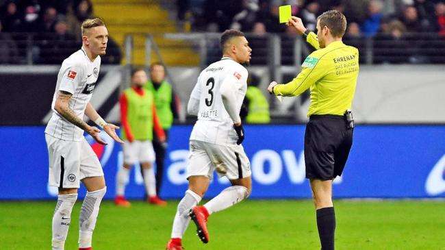 体育赛事绿牌黄牌红牌代表着什么,一般一场球赛会有几张黄牌