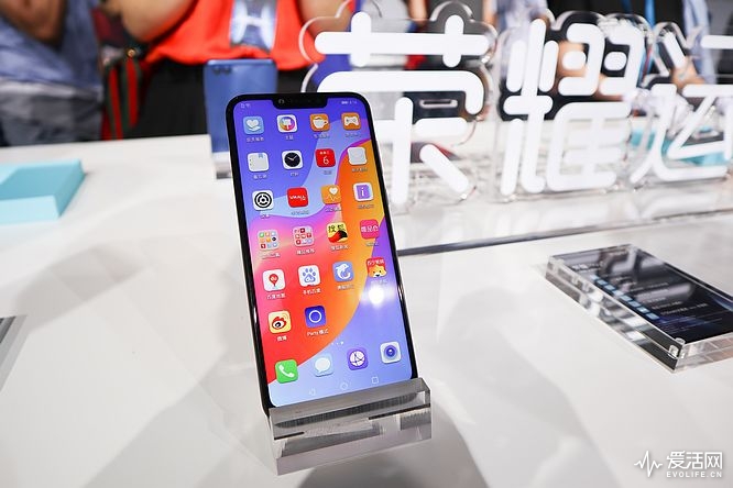 荣耀play正式发布“吓人的技术”竟然是它！