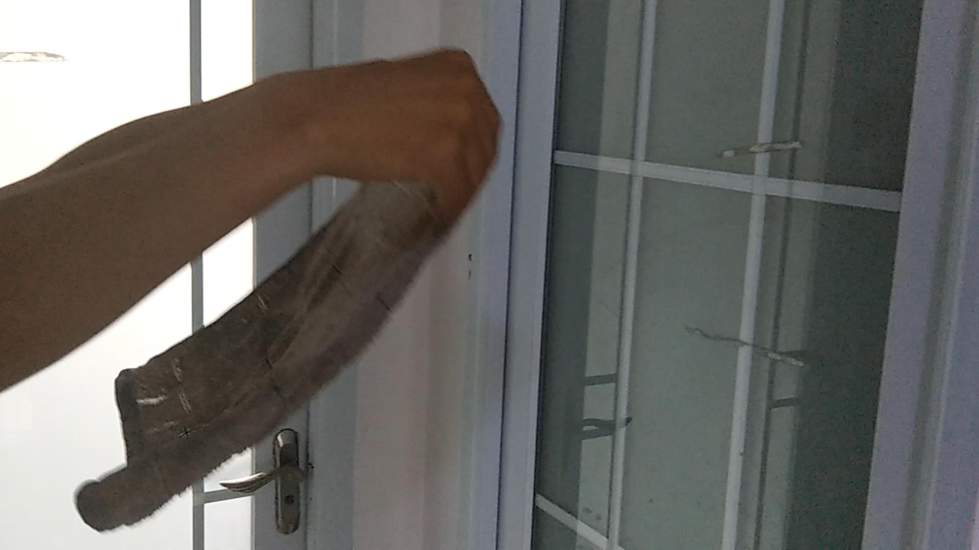 满屋子烟味怎么办？教你1招，只需要1条毛巾轻松搞定