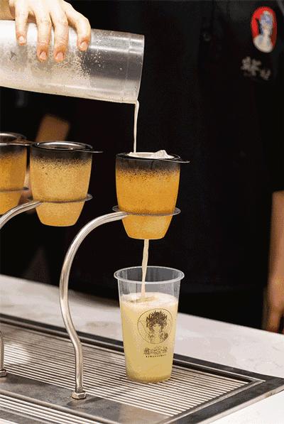 近期排队很火的网红茶 (排队最好的网红茶)