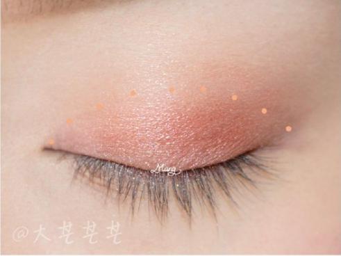 更新一个适合日常的眼影简单画法,眼影画法新手两色眼影盘