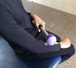 网球肘拉筋,得了网球肘如何继续网球训练