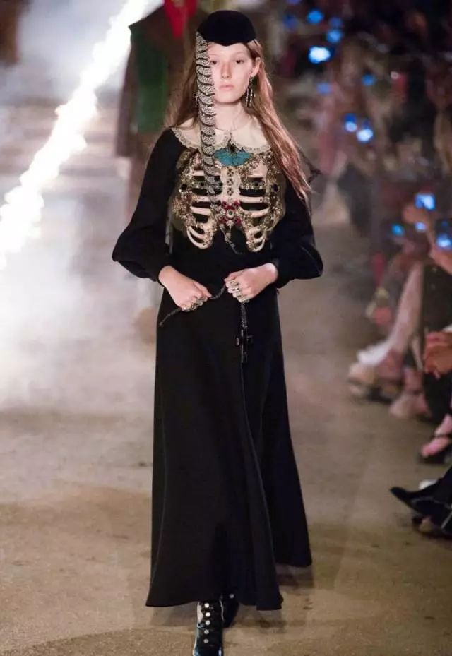 gucci墓地走秀音乐,gucci好莱坞时装秀