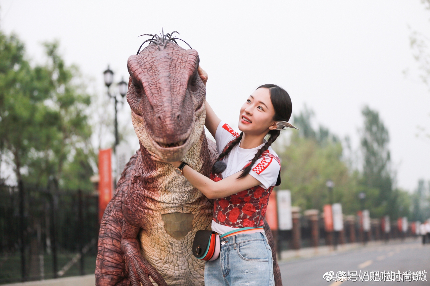 黄圣依背的双肩包,黄圣依背的lv包