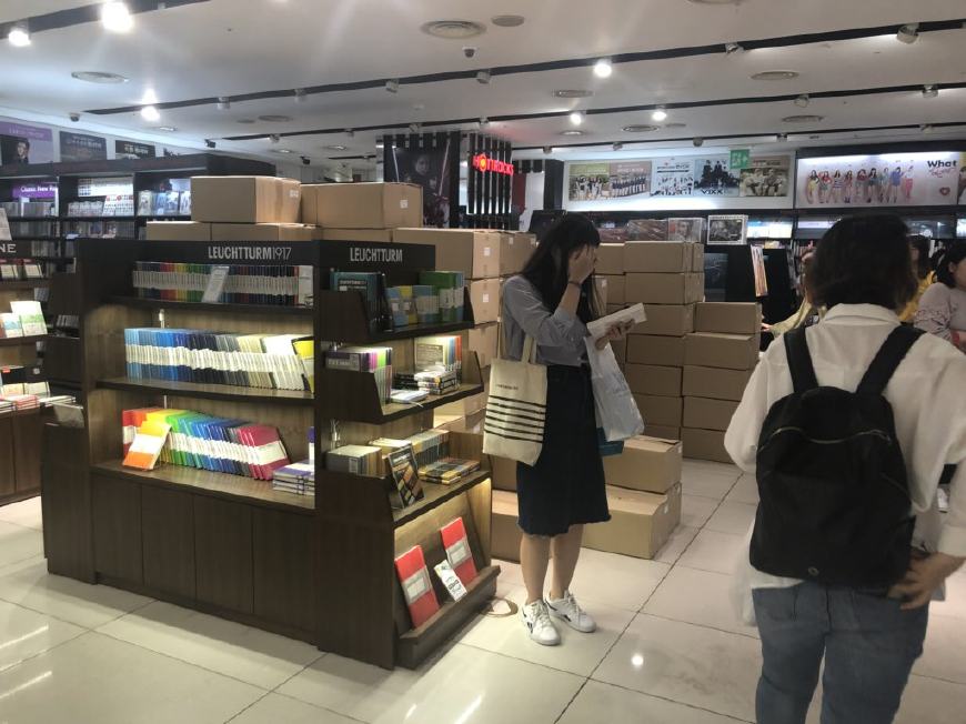 粉丝买了103张专辑,wannaone粉丝