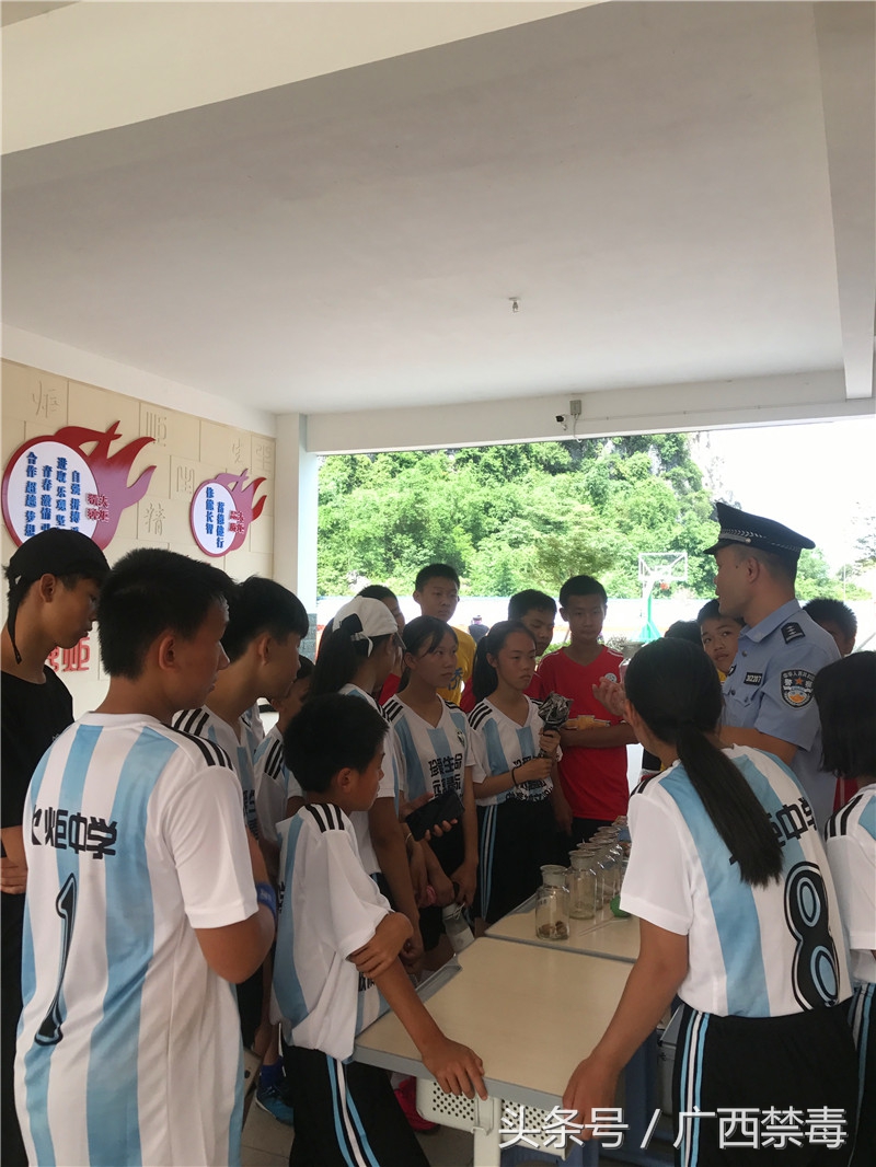桂林：玩转足球七星区大手拉小手参与禁毒