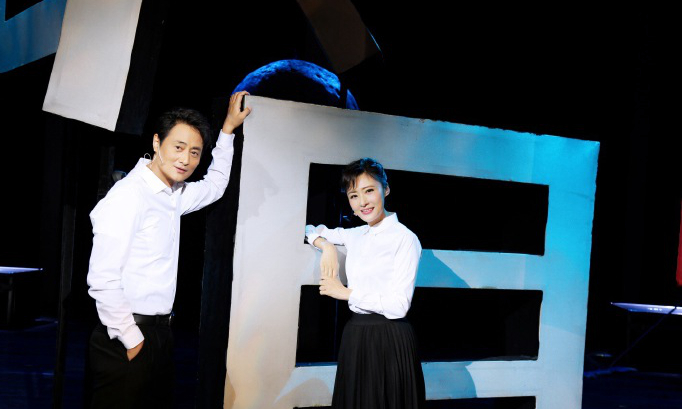 周涛台前幕后秒变脸,周涛跨界话剧演员