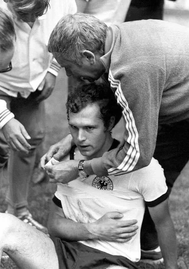 足球皇帝贝肯鲍尔欧洲杯,2002世界杯德国足球皇帝贝肯鲍尔