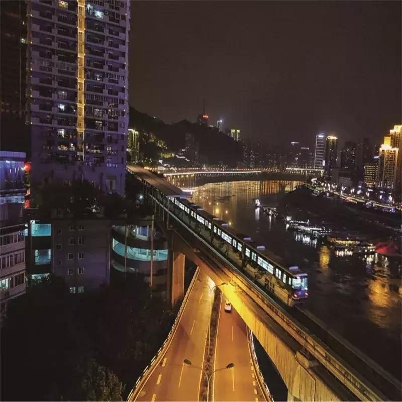 “想不红都难”系列：欢迎全世界的朋友来渝中蹭网