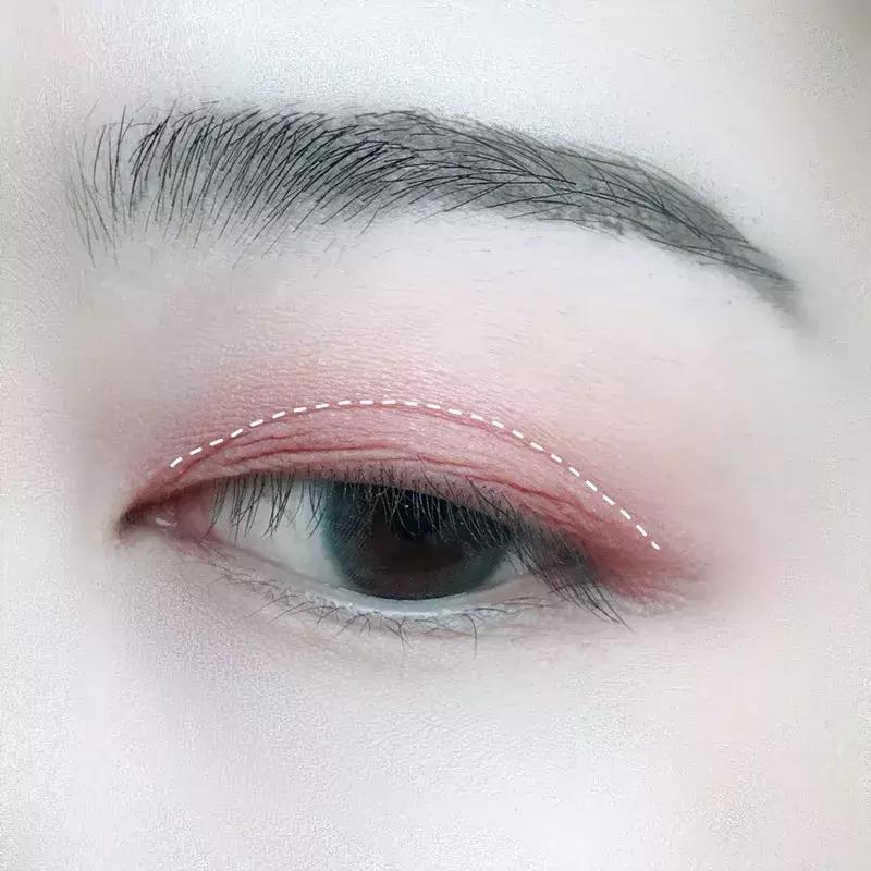 只需10步一个完美眼妆出炉,可爱又有气场的眼妆教程