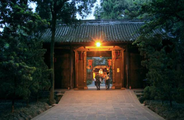 3月花期将至,人均200拿下隐居旗下成都地标旁酒店,一天5顿不重样!