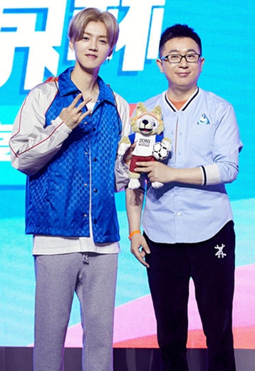 鹿晗解说时说的足球运动员是谁,鹿晗和谁解说世界杯