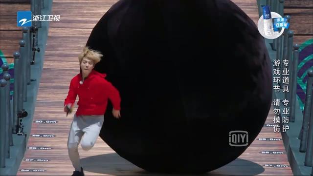 鹿晗奔跑说唱,鹿晗2018年踢球