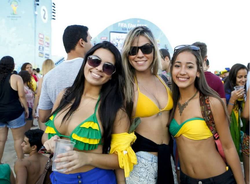 世界杯最火的“乳神”！巴拉圭乳神：没有口袋只好把手机放胸罩里