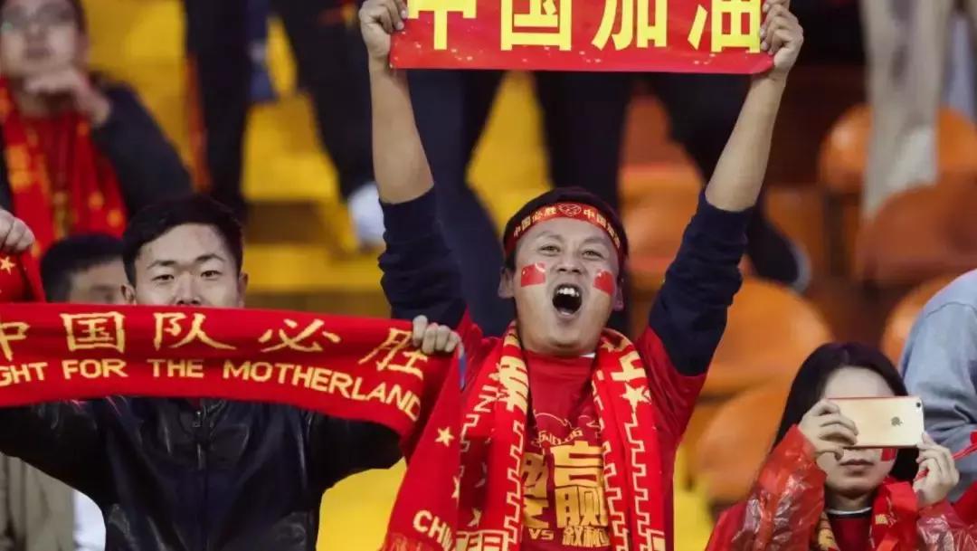 没想到,代替国足“征战”世界杯的,是10万只小龙虾……