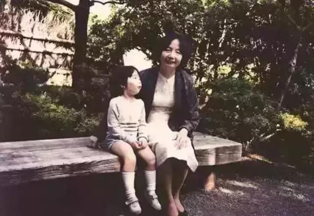 94岁裸捐1857万，她是中国最后一个穿裙子的先生，却从未上热搜，少人问津……