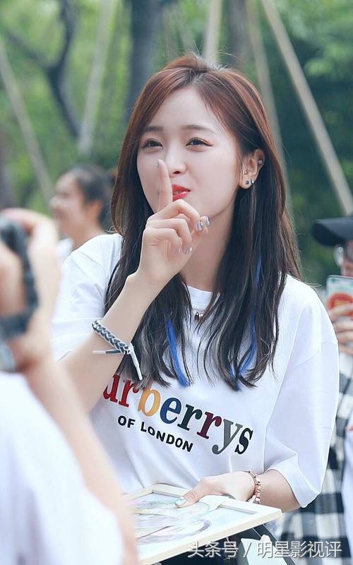 吴宣仪创造101红裙,创造101吴宣仪红衣