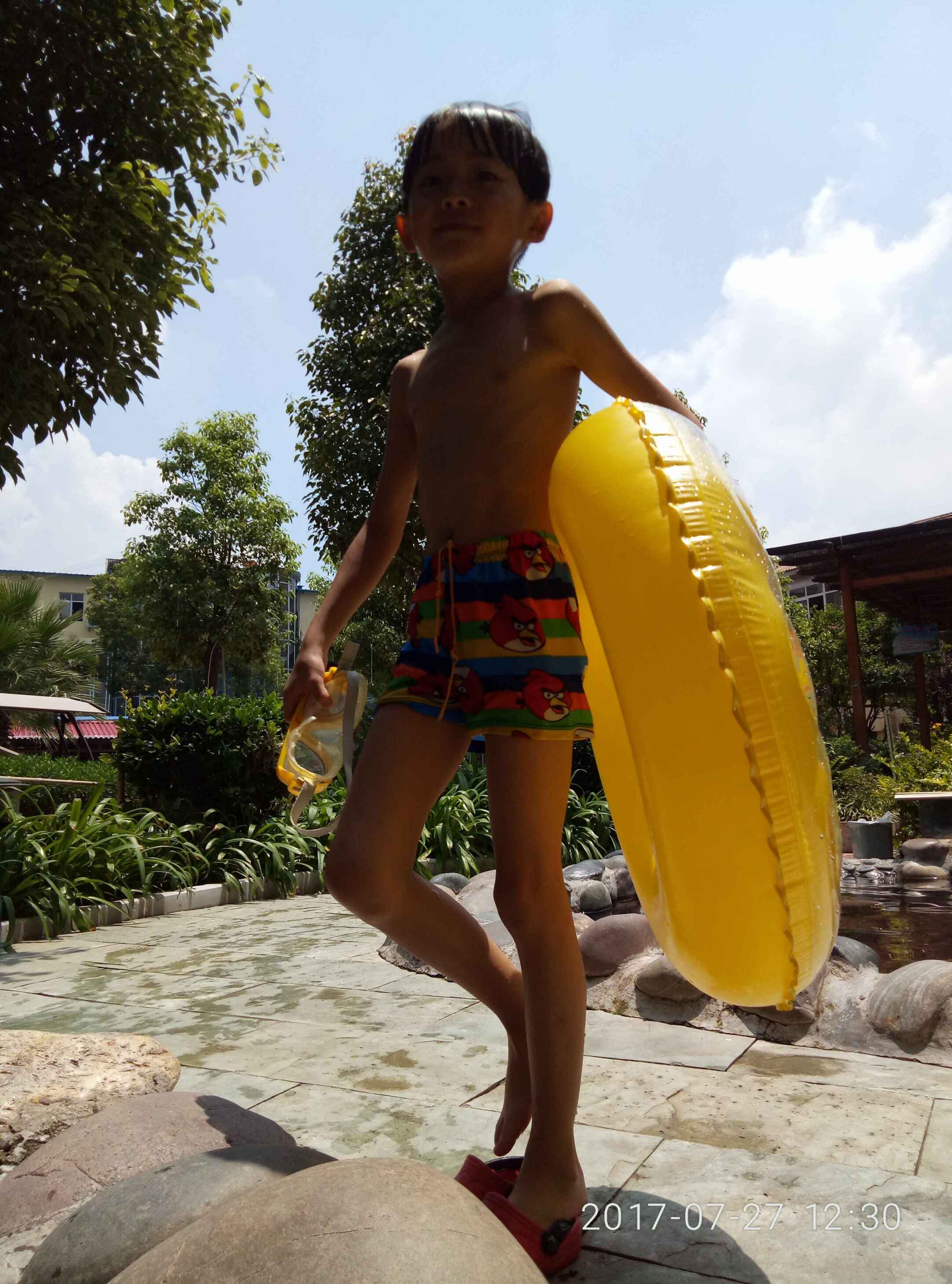 云南昆明宜良汤池温泉,阳宗海边泡温泉