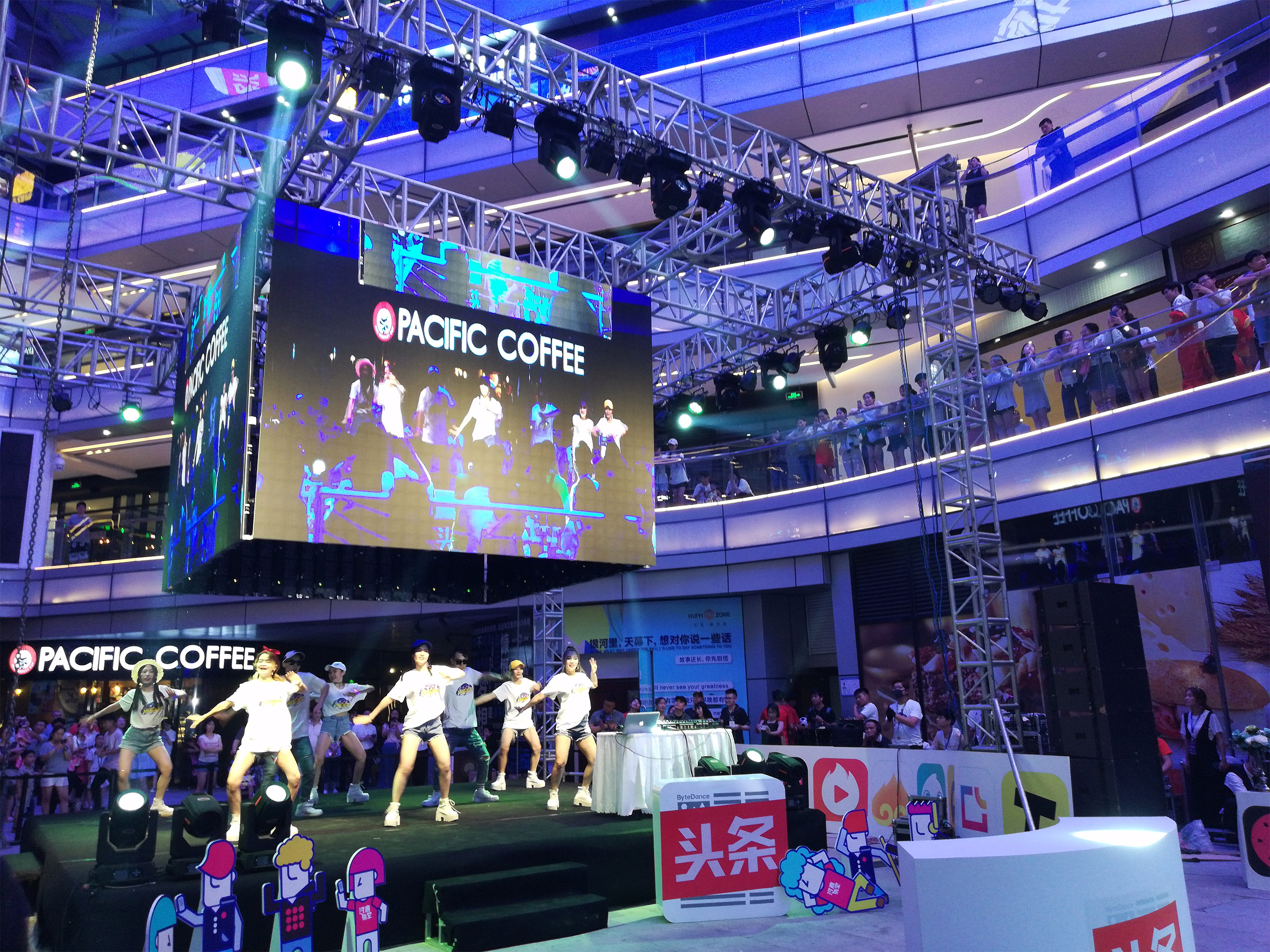 郑州汇艺银河里天幕图片,汇艺银河里天幕现在开了吗