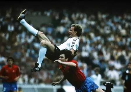 足球为什么会让我们魂牵梦绕,足球为什么那么让人着迷