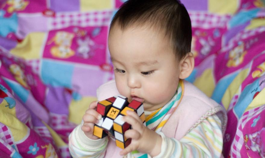孩子玩魔方对小学生有什么帮助,小孩玩魔方好处