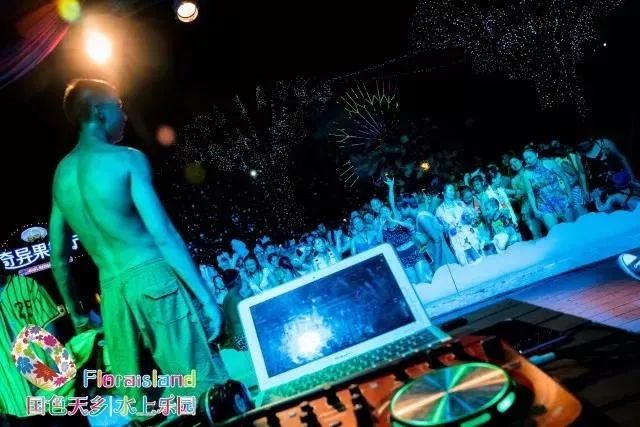 国色天乡水上乐园夜场夜猫子派对，俄罗斯美女首秀、电音狂欢节、啤酒小龙虾，心动吗？