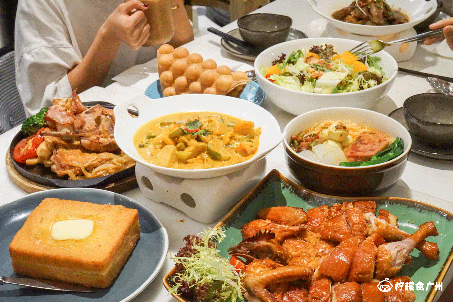 秒穿到香港的美食街，光车仔面就有1014816种搭配！