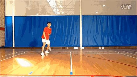 羽毛球怎么让自己的步伐干净有力,羽毛球启动步伐如何自己在家训练