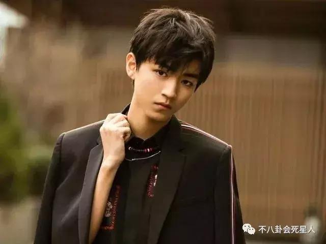 机智应对非洲迷妹告白，王俊凯情商满分，怪不得这么快走向国际化