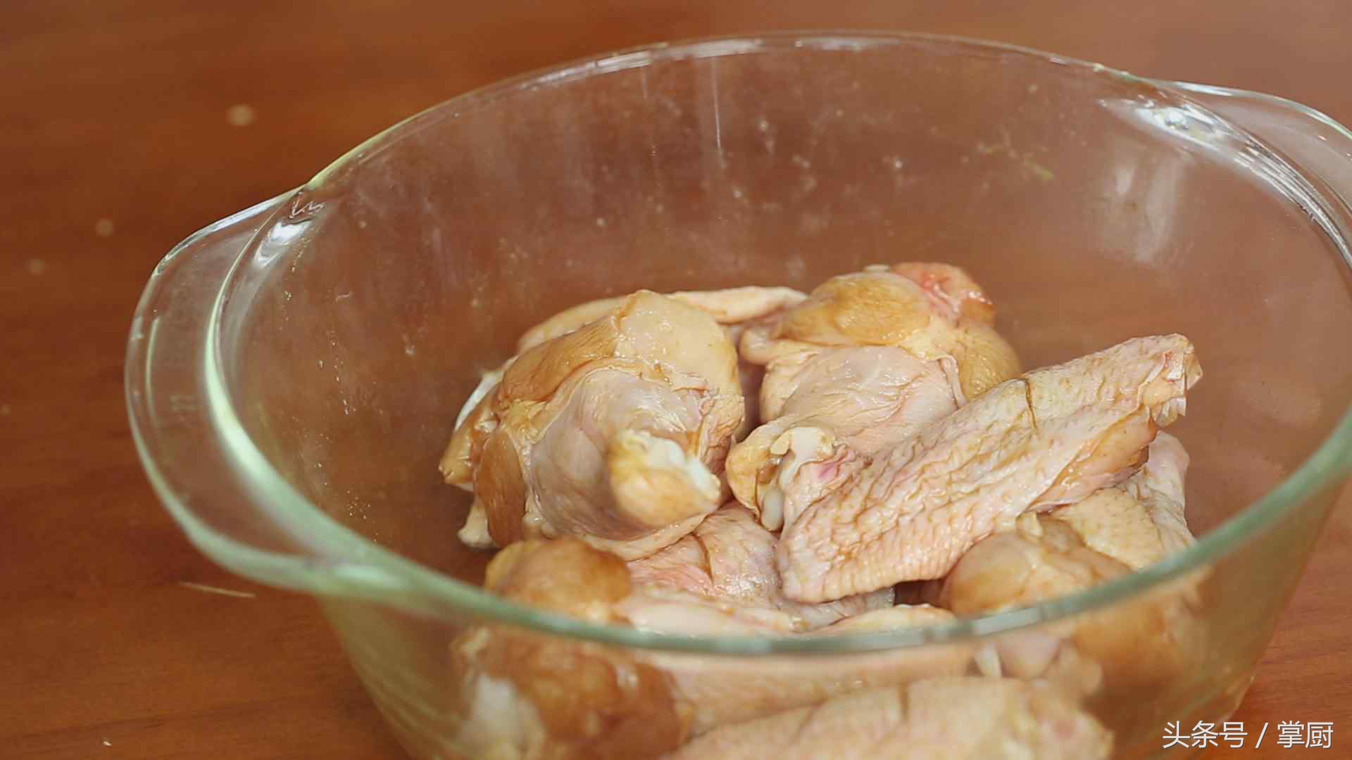 怎么做炸鸡翅才好吃又酥脆,想吃炸鸡翅这样做外焦里嫩