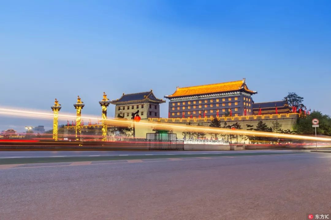 小布接受采访,小布央视