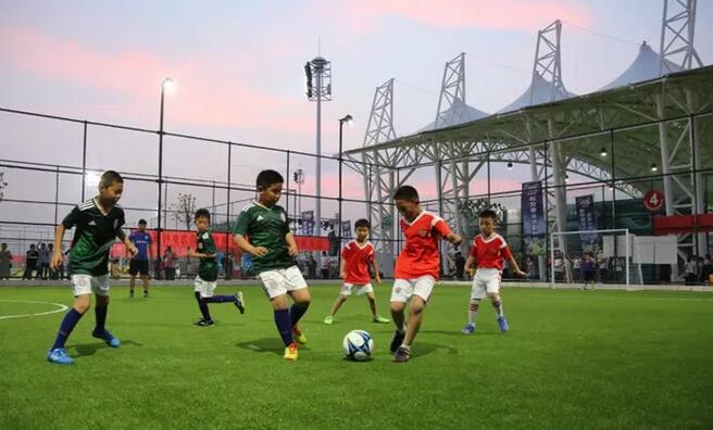 20000余人齐聚国际足球运动小镇观看世界杯，您不来吗？