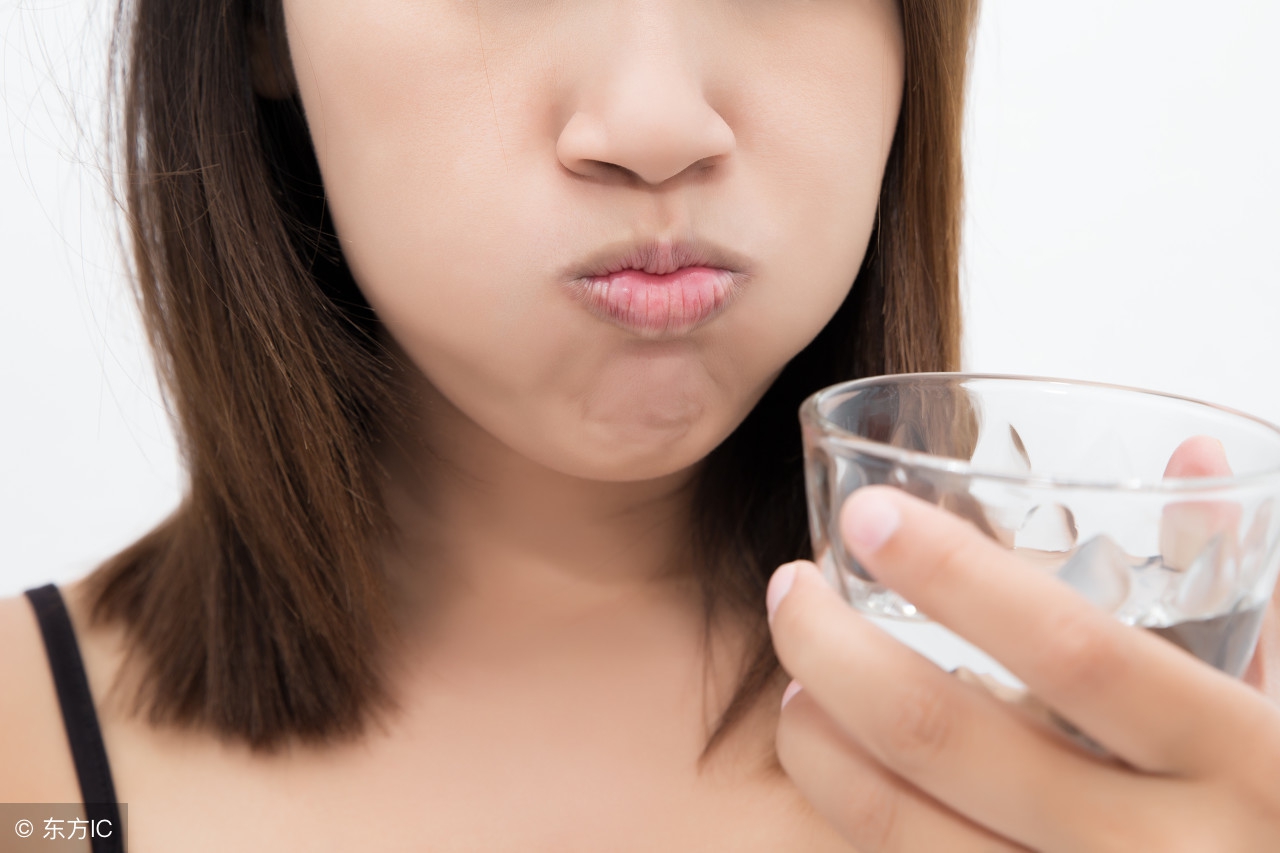 五十岁女人总是口腔溃疡反反复复,来月经前总是口腔溃疡是什么原因