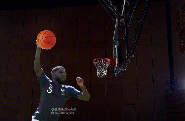 点球裁判用吹哨吗,主裁借var补吹点球