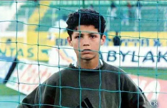 c罗为武汉捐10w欧元,c罗为中国献血