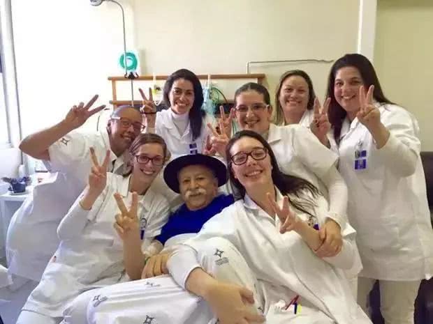 最感人的传承不是梅西和老马，也不是内马尔和大罗，而是这父子仨