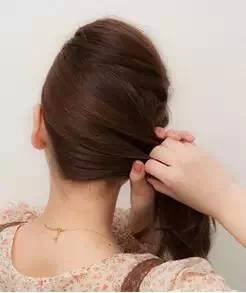 简单易懂又减龄的一款编发造型,侧编刘海编发教程简单又好看