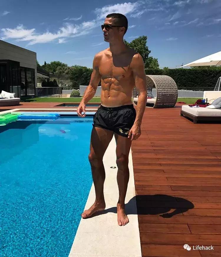 37岁的c罗满眼都是18岁时的自己,33岁的c罗创造了什么奇迹