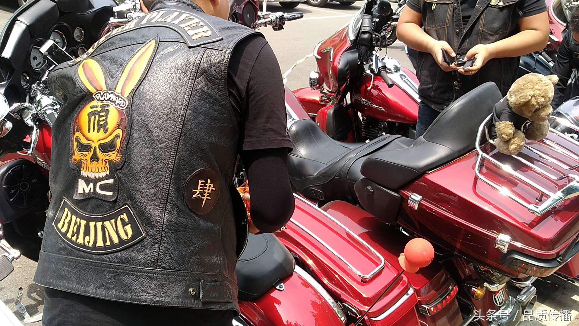 每人被俱乐部认可，哈雷俱乐部才能被社区认可，骑车、公益、成熟