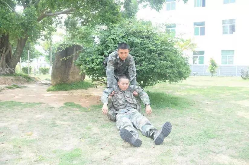 兵哥哥防中暑神器,防中暑小秘诀