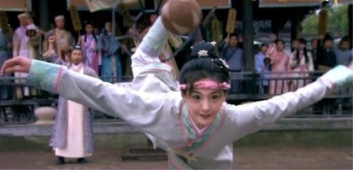 李白写了什么诗有关足球,关于足球的古诗六句七言诗