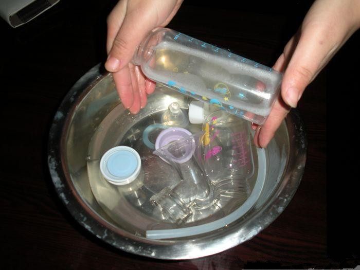 奶瓶每天消毒,宝宝奶瓶不洗干净的危害