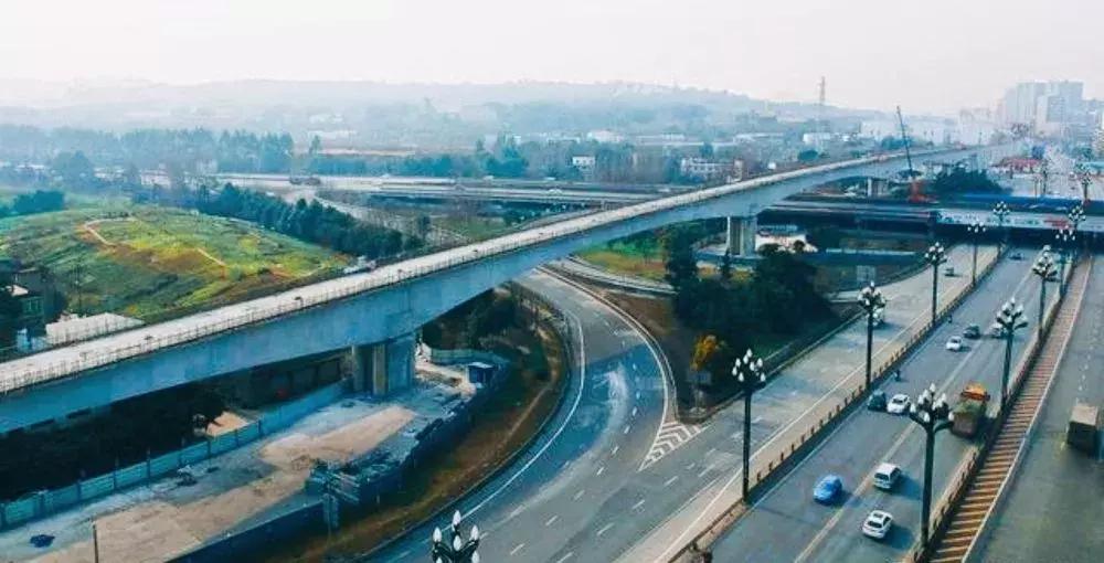 新都人：没有经受住650的*躏蹂**，你好意思享受地铁的快捷？