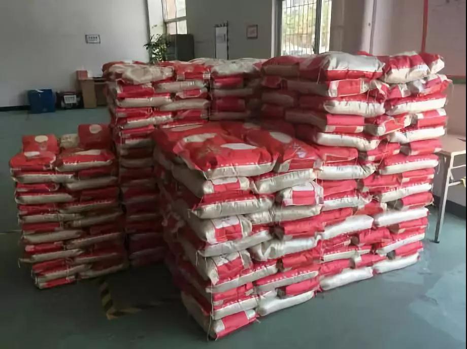 90后小伙很“傻”，成为村小二后，为村民选品，只选对的不选贵的