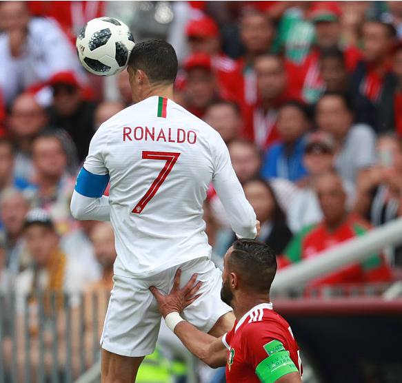 脏!尤文铁卫化身战争狂人踩C罗推佩佩还错失绝杀该他背锅