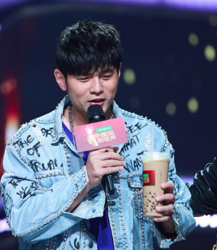 谢霆锋送奶茶给周杰伦劝其放弃冠军？杰伦：不喝不喝