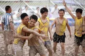 娉ユ祮瓒崇悆璧涘満,娉ユ祮瓒崇悆鍦哄湴