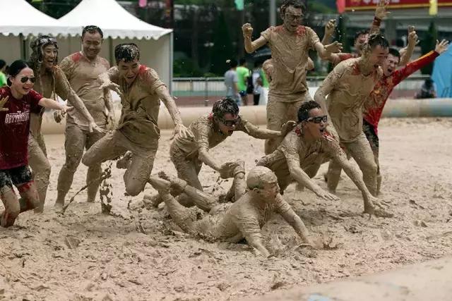 世界杯爱心,北京泥浆足球世界杯