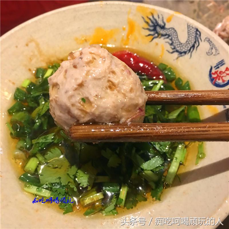 足球夜场景,足球之夜水吧